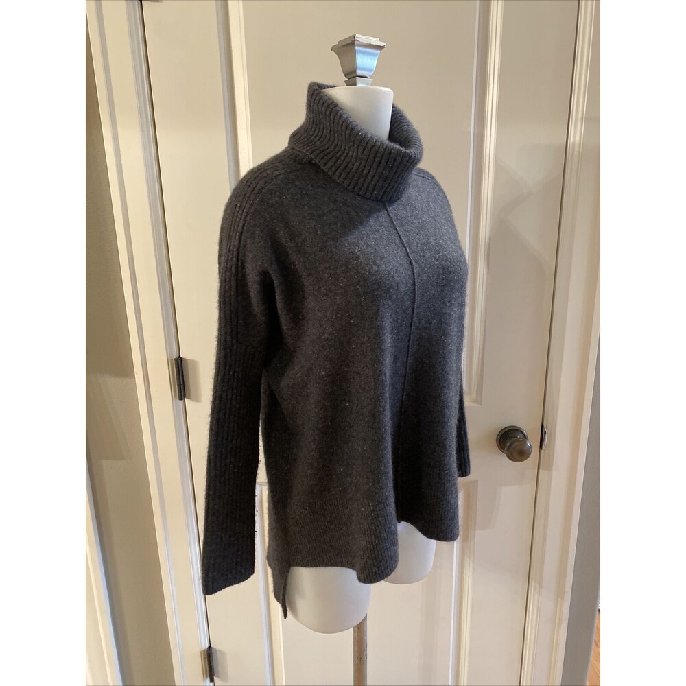 Saks Fifth Avenue Gray Hi-Low 100% Cashmere Turtleneck Sweater‎ Size XS - Picture 2 of 12